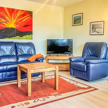 2 Bedroom Stunning In *